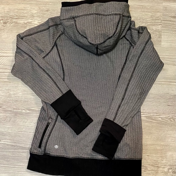 Lululemon Think Fast pullover - Picture 1 of 3